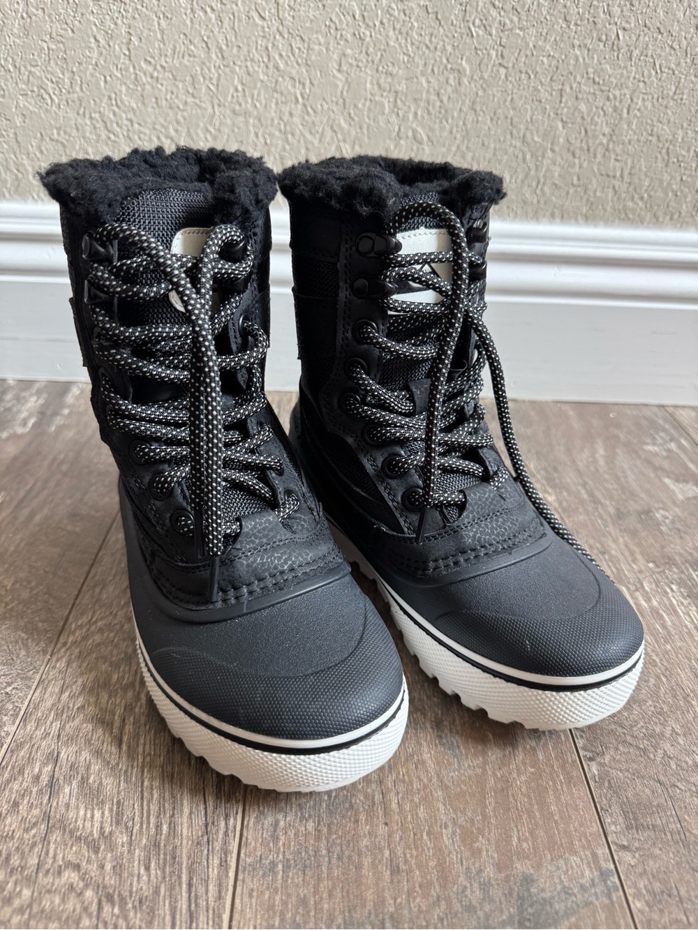 Quiksilver Sub Zero Hi Kids 13 Black Snow Boots 3M Thinsulate Insulated Winter
